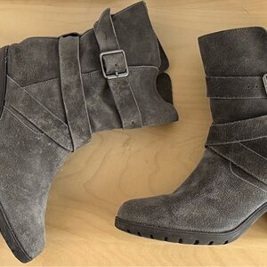 SOLD Clarks Dark Gray Suede Combat Boots